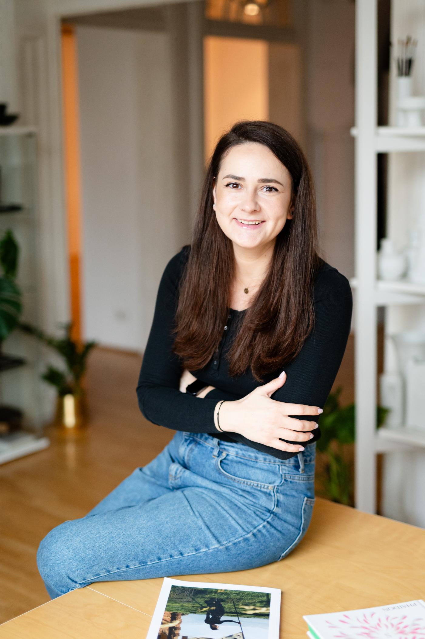 ZII_3141 Sedinta foto de portret lifestyle | Ședință foto business | Ședință foto de portret | Professional Headshots & Lifestyle Brand Session | Social media profile picture | Personal branding photo shooting ☎️ 0745 036 445