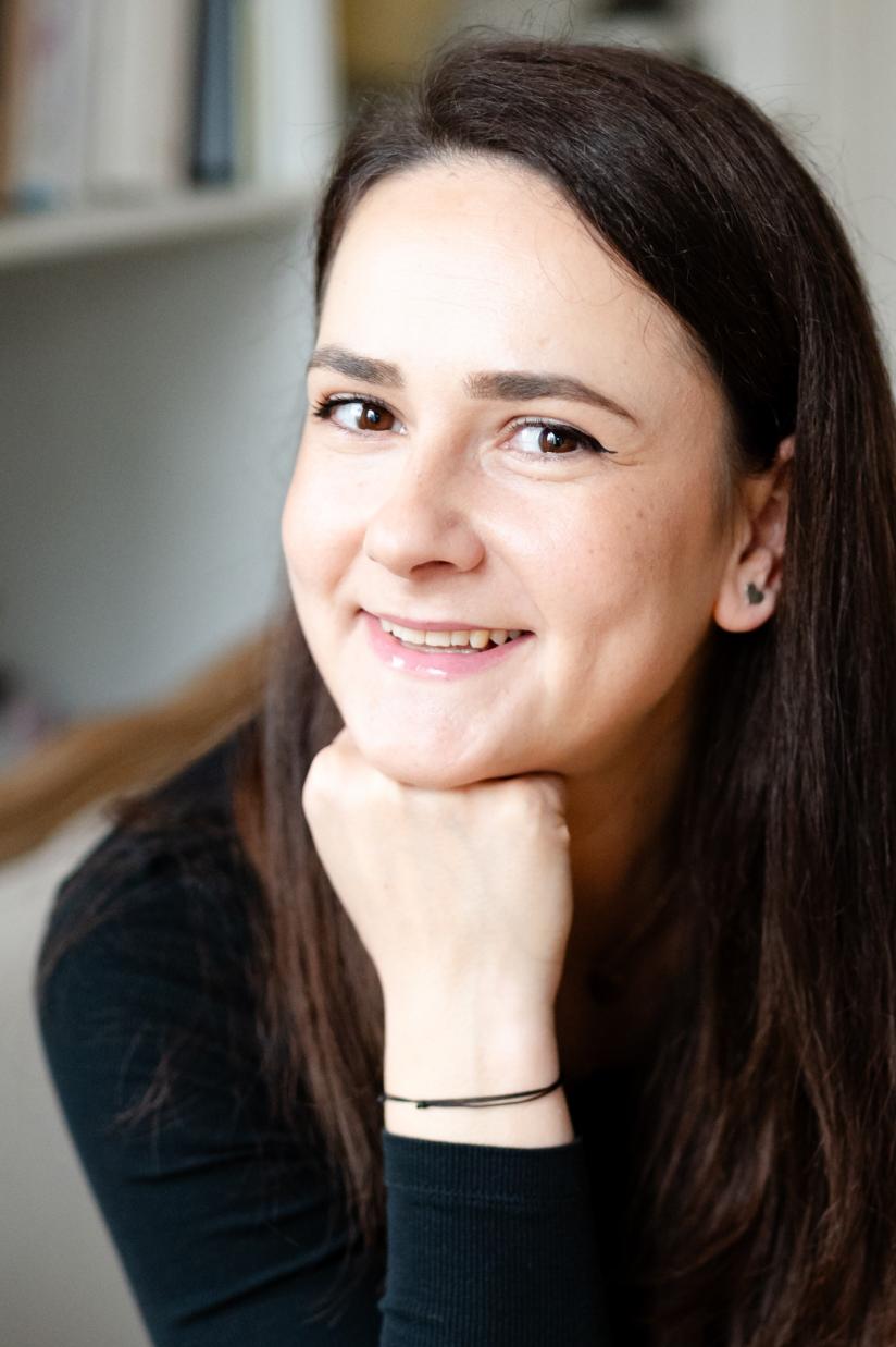 ZII_3198 crop Sedinta foto de portret lifestyle | Ședință foto business | Ședință foto de portret | Professional Headshots & Lifestyle Brand Session | Social media profile picture | Personal branding photo shooting ☎️ 0745 036 445